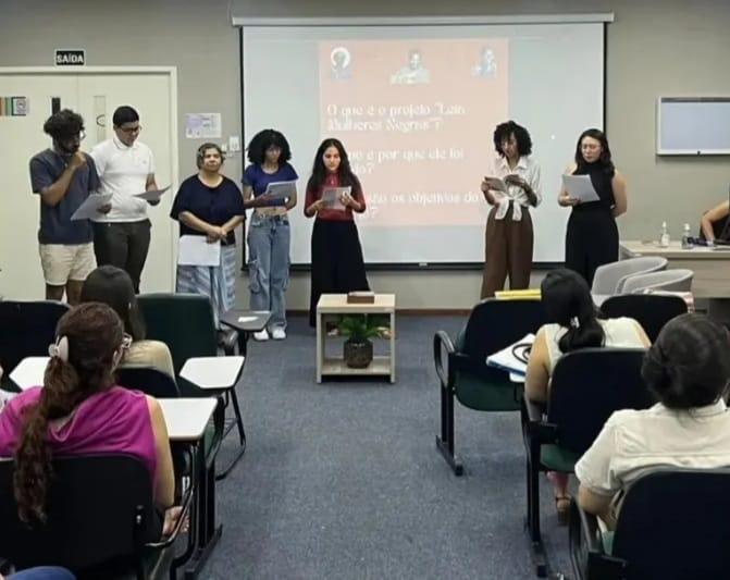 Cuidando da Mulher Negra: Literatura e Saúde em Ação