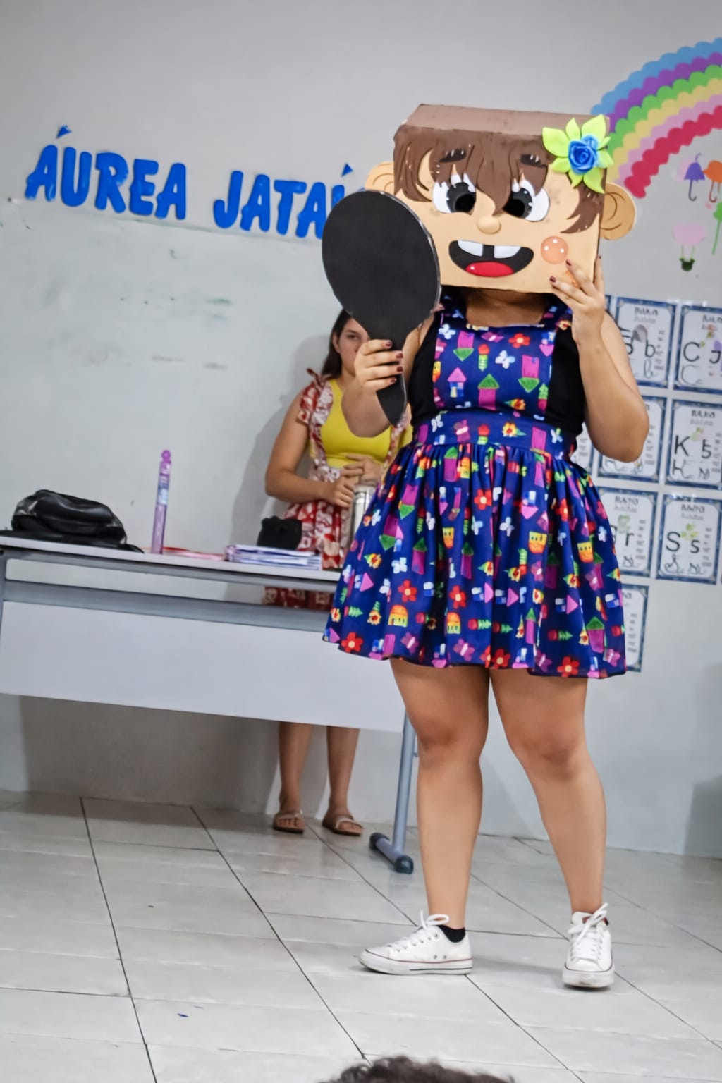 Menina da Cabeça quadrada