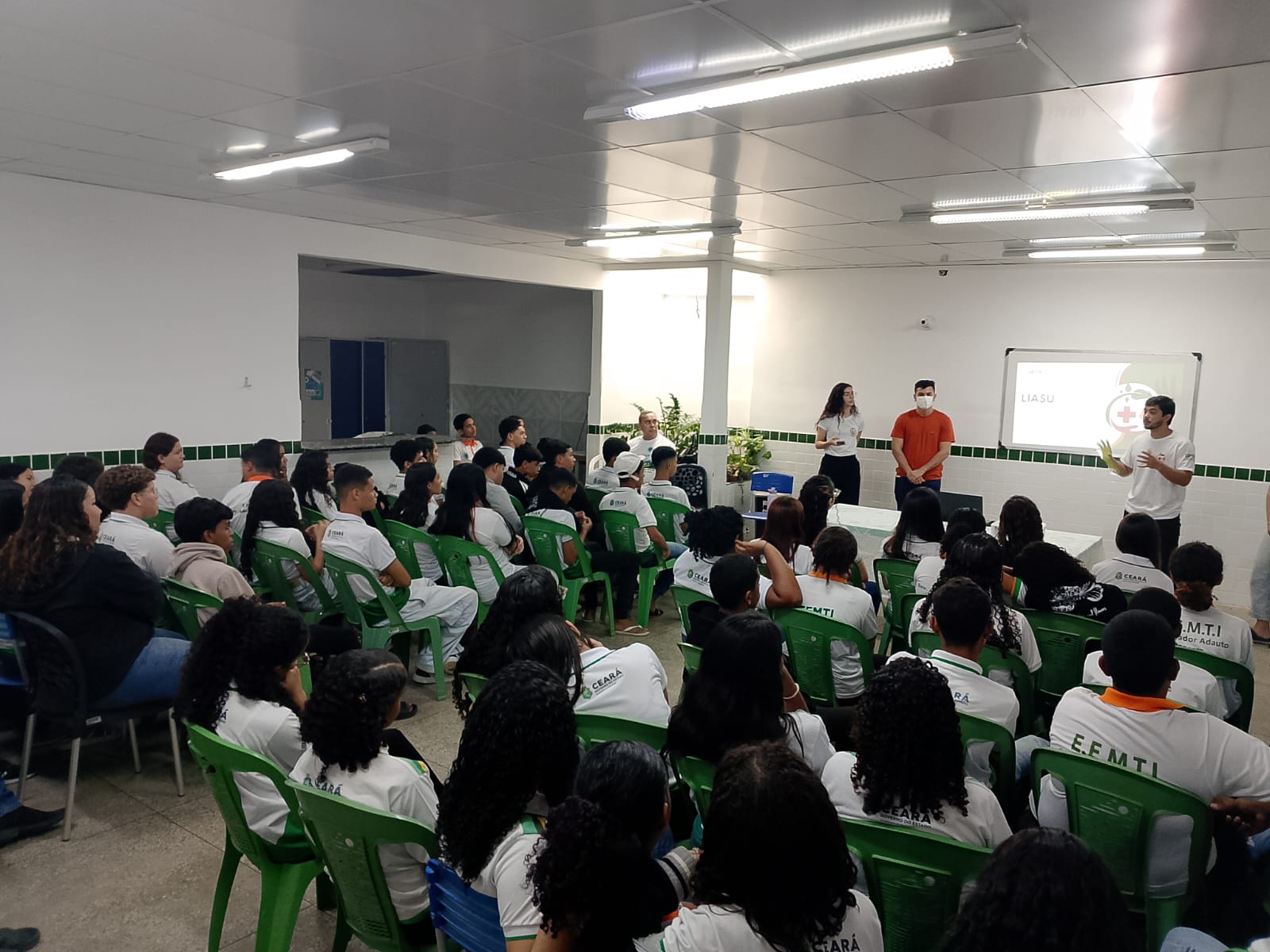 Ação do Programa Saúde na Escola: Prevenção de doenças infectocontagiosas por meio de teatro de fantoches e rodas de conversa, na EEFM Governador Adauto Bezerra, no município de Jardim.