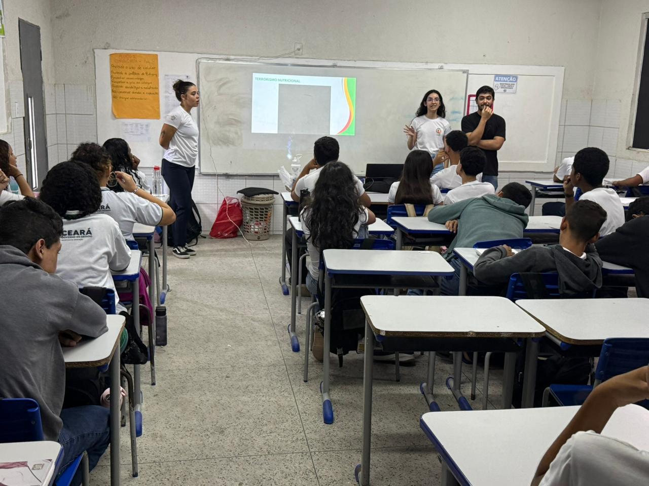 Ação do Programa Saúde na Escola: Promoção do bem-estar na EEMTI Estado da Bahia, em Crato.