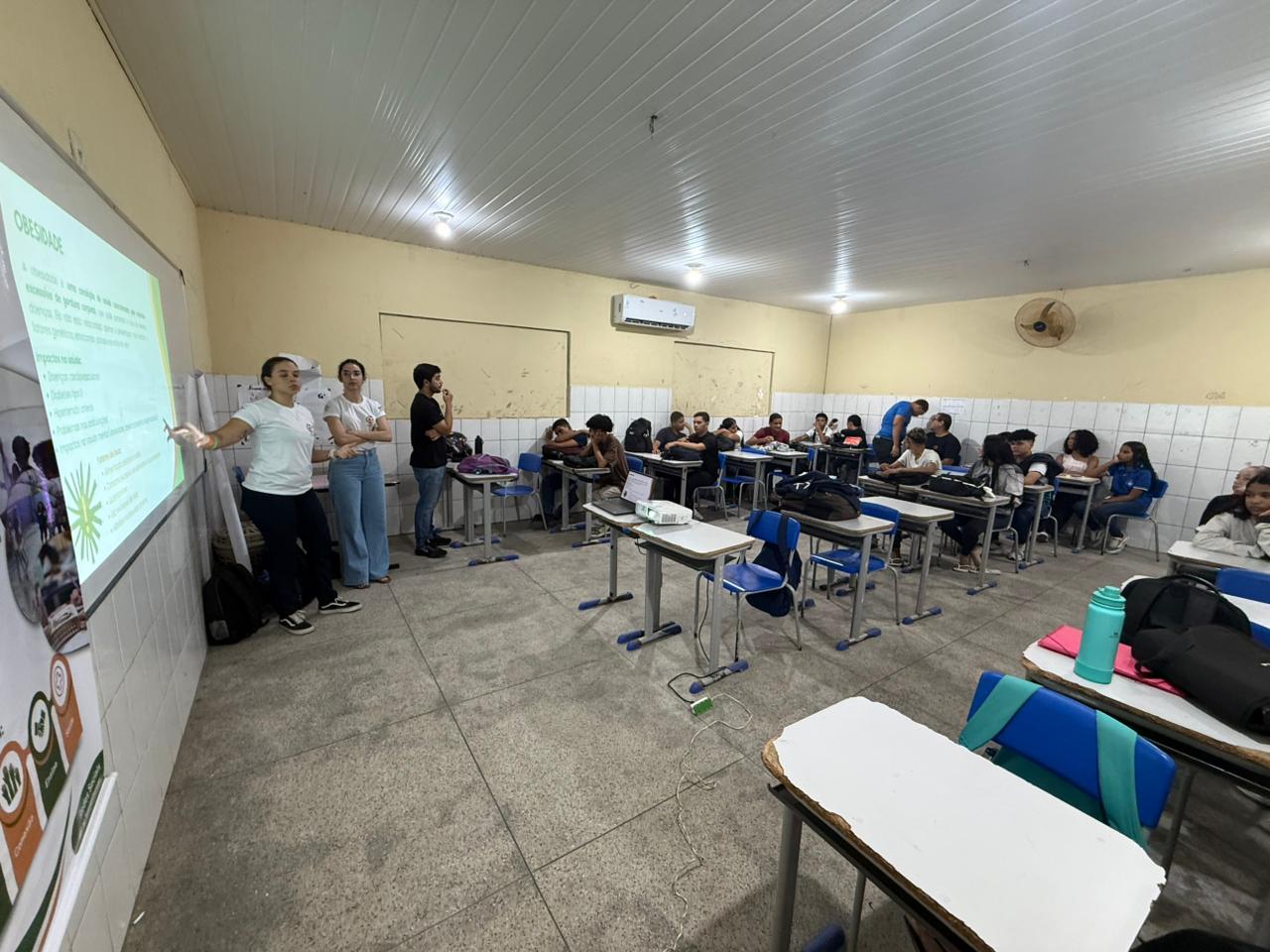 Ação do Programa Saúde na Escola: Promoção do bem-estar na EEMTI Teodorico Teles de Quental, em Crato.