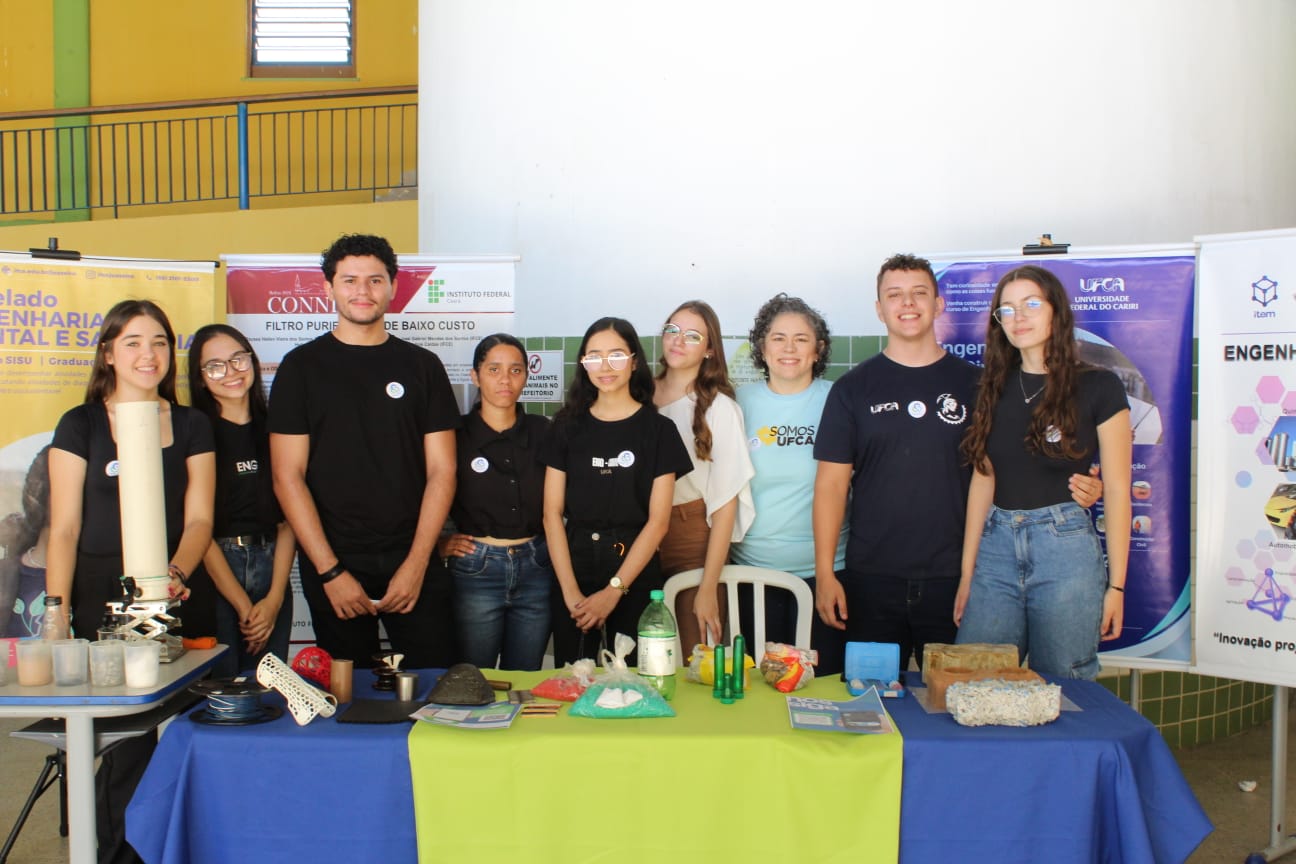 Participação na feira cultural da escola Aderson Borges de Carvalho para apresentar os cursos de engenharia inclusos no projeto Embaixadores das Engenharias