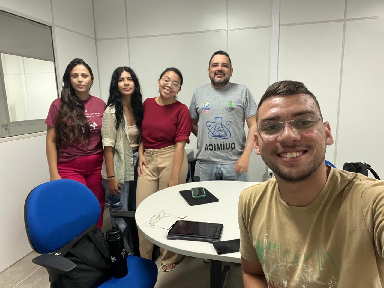 REUNIÕES SEMANAIS