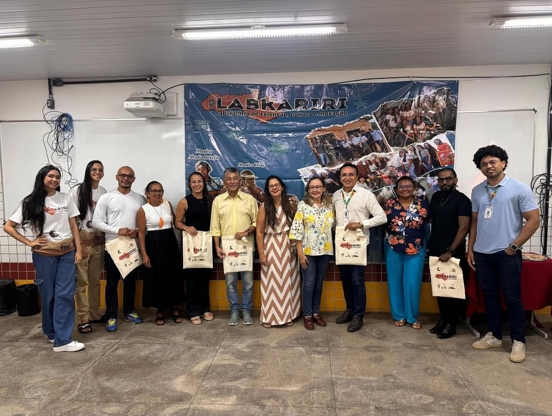  Lançamento e a divulgação de um curso de formação docente